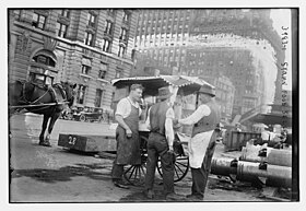 Syrian peddlers in Lower Manhattan,
late 1910s Syrian food seller LOC 14857679974.jpg