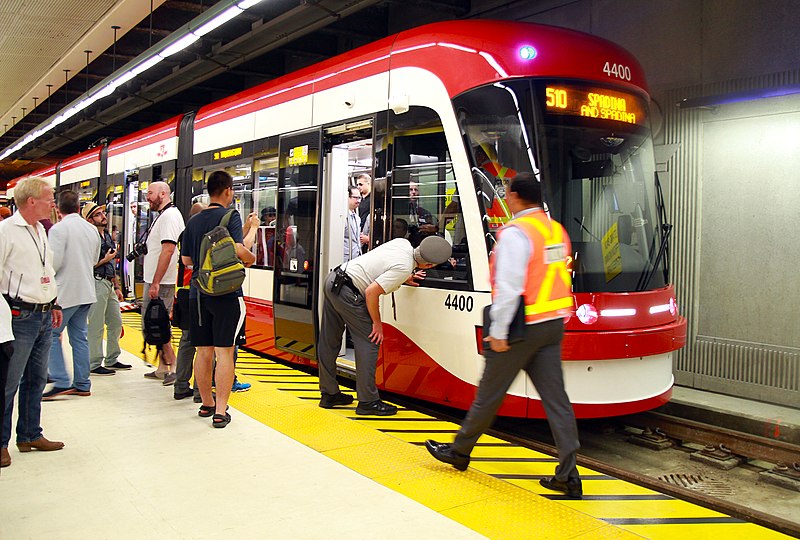 File:TTC Street Car (14908896827).jpg