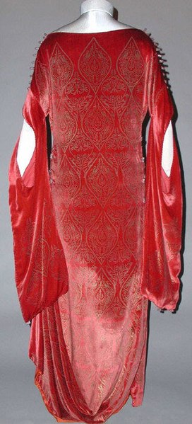 File:Tea gown MET CI63.14dig3.jpg