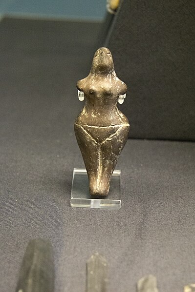 File:Terracotta figurine woman, 5300–4300 BC, BM, GR 1998.5-27.1, 142624.jpg