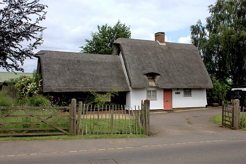 File:Thatched cottage, Everton, Bedfordshire.jpg