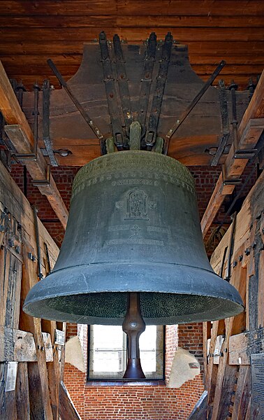 File:The Sigismund Bell, Archcathedral Basilica of St. Stanislaus and St. Wenceslaus, Wawel 1, Old Town, Kraków, Poland.jpg