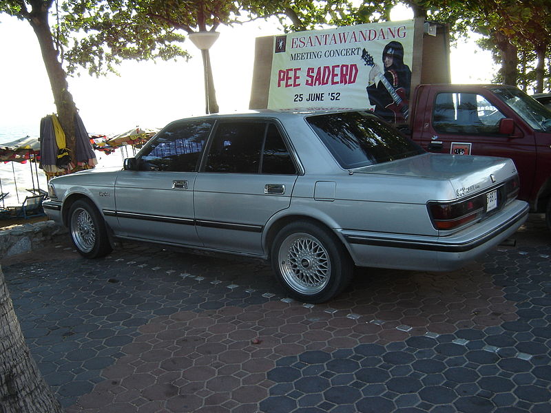 File:Toyota Crown (3657094958).jpg