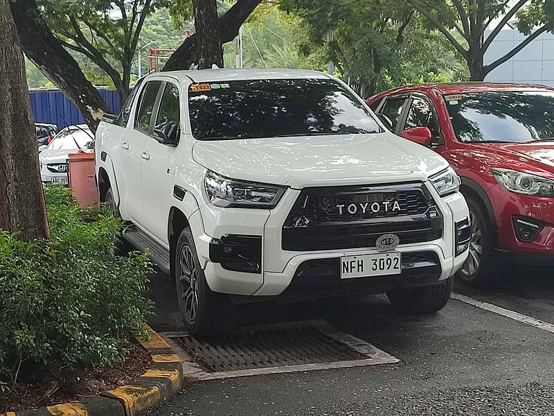 File:Toyota Hilux 2.8 GR Sport 2022 (1).jpg