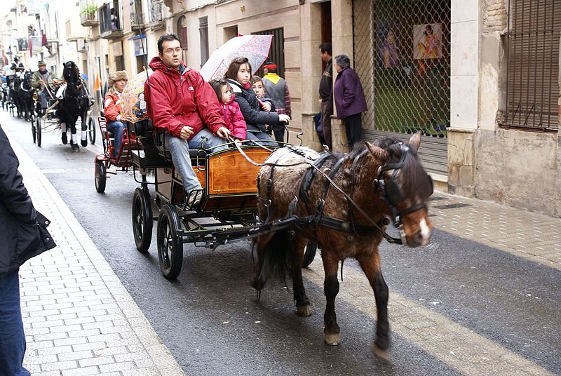 File:Tres Tombs al carrer de l'Aigua (37) (4281718589).jpg