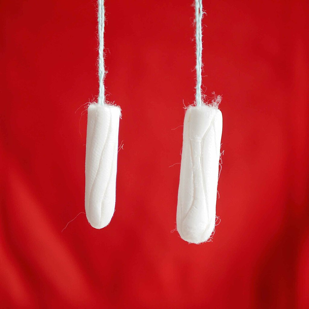 dyd spade Manga File:Two tampons hanging.jpg - Wikimedia Commons