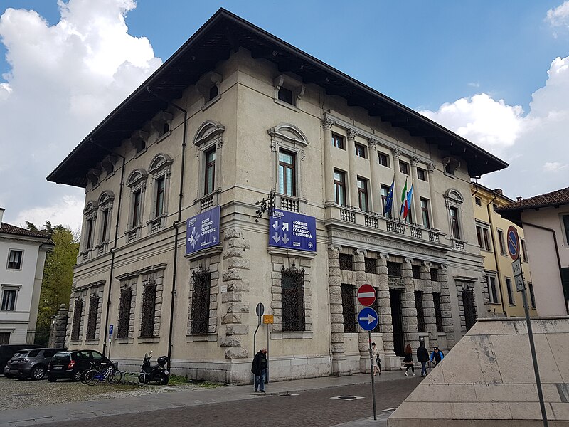 File:Udine - Palazzo Antonini.jpg