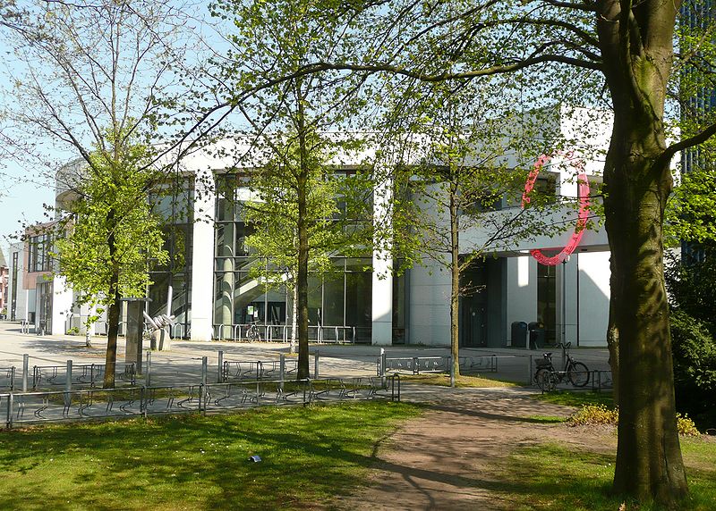 File:UniOLHörsaalzentrum.jpg