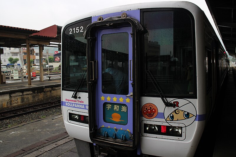 File:Uwakai train 20170611-1.jpg