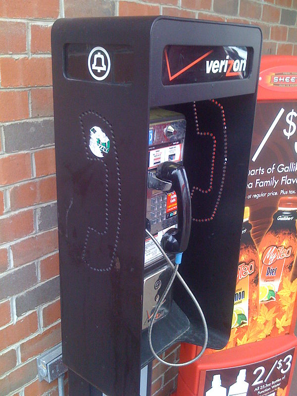 A Verizon payphone with the Bell logo