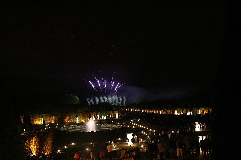 File:Versailles-Été 2010─Les grandes eaux nocturnes─56.jpg