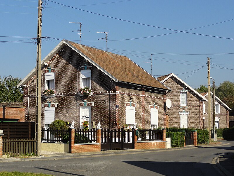 File:Vieux-Condé - Cités de la fosse Ledoux des mines d'Anzin (19).JPG