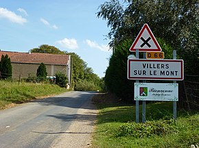 Villers-sur-le-Mont (Ardennes) city limit sign.JPG