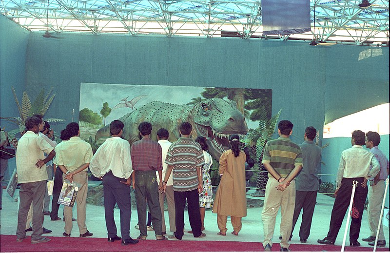 File:Visitors with Tyrannosaurus - Dinosaurs Alive Exhibition - Science City - Calcutta 1995-June-July 006.JPG