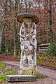 Hexenschuss Eine Skulptur aus einem 120 Jahre alten Lindenbaum WaldMenschen von Thomas Rees ein ständige Ausstellung auf dem Skulpturenpfad des Waldhaus Freiburg