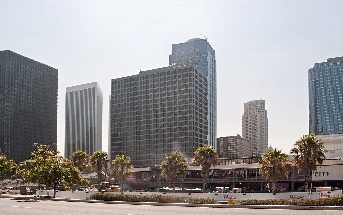 Beverly Center (94 stores) - shopping in Los Angeles, California