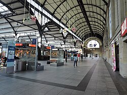 Wiesbaden Hauptbahnhof innen 3.JPG