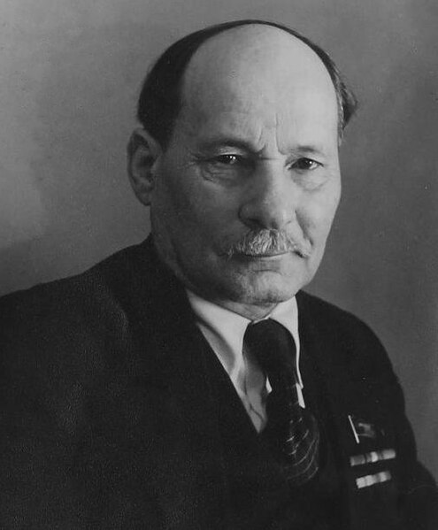 Файл:Yakub Kolas late 1940's portrait.jpg