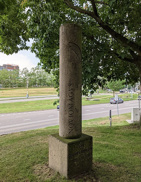 File:Zuil 100 jaar VVV Nijmegen, Hunnerpark, Nijmegen (2).jpg