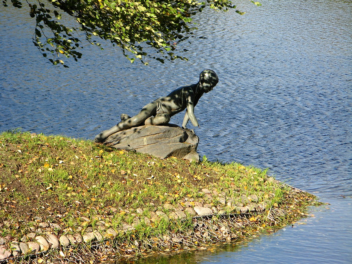 Уникальные скульптуры в Парке Победы восхищают своим изяществом
