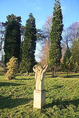 'Salutation' statue at Lynford Arboretum - geograph.org.uk - 1068737