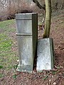 Čeština: Pomník na židovském hřbitově ve městě Uhlířské Janovice, okres Kutná Hora. English: Memorial in the Jewish cemetery in the town of Uhlířské Janovice, Kutná Hora District, Central Bohemian Region, Czech Republic.