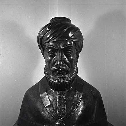 Busto di Maimonide, di Abraham Ostrzega