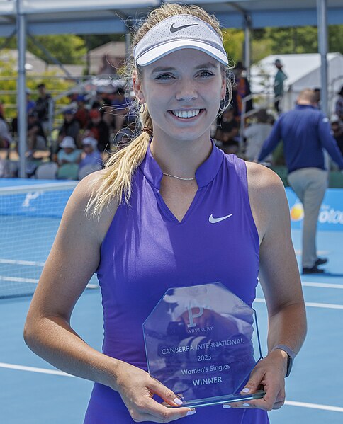 File:00001Canberra- 7 January 2023 – Britain's Katie Boulter after winning the final at the Canberra International tournament. Photo by Rob Keating, http---robiciatennisphotography.com2023 (cropped).jpg