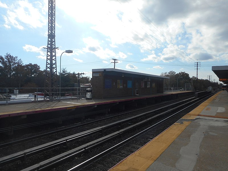 File:05-Floral Park LIRR; 2017-11-15.jpg