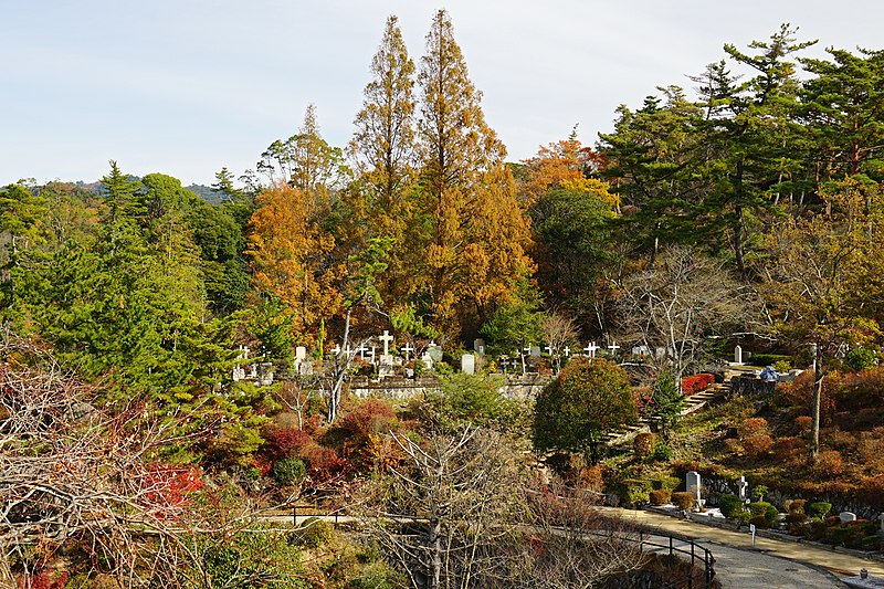 File:171125 Kobe Municipal Foreign Cemetery Kobe Japan02s5.jpg