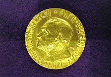 Alfred Nobel képével Nobel-békedíj