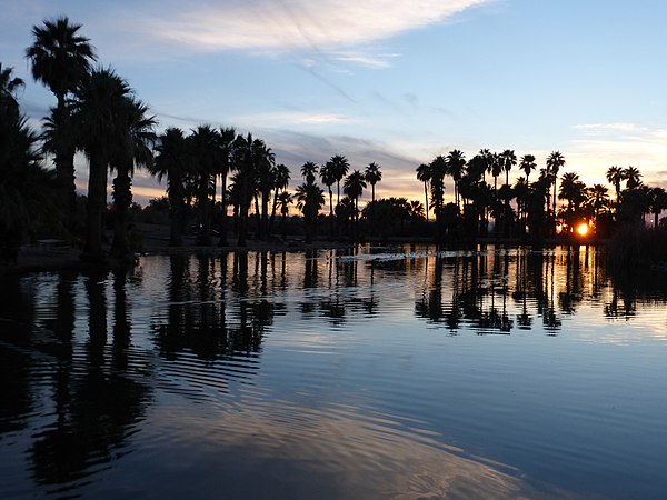 Image: 2014, Last Light on a Papago Park Pond   panoramio