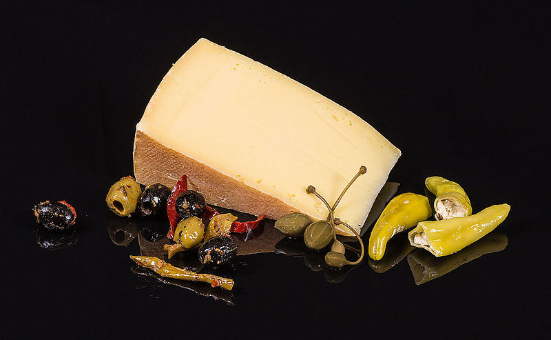 File:2014-12-08 Bergkäse mit Antipasta 5713.jpg