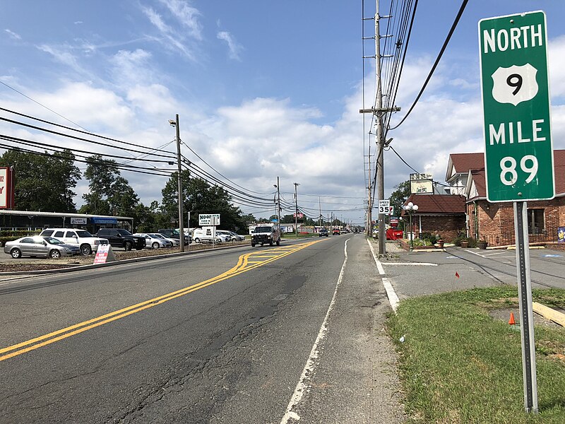File:2018-09-19 13 19 38 View north along U.S. Route 9 (Atlantic City Boulevard) just north of Motor Road and Gladney Avenue along the border of Berkeley Township and Pine Beach in Ocean County, New Jersey.jpg