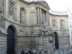 different from: fontaine des Quatre-Saisons 