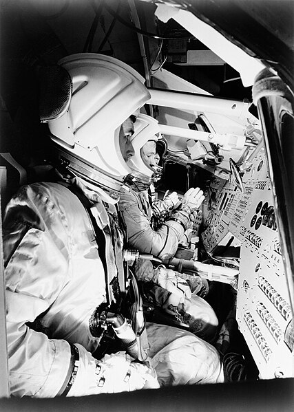 File:APOLLO SATURN MISSION 204 (CRITICAL DESIGN REVIEW ACTIVITY) (MOCKUP NO. 2) - ASTRONAUT EDWARD H. WHITE - TRAINING - NORTH AMERICAN AVIATION (NAA), CA.jpg