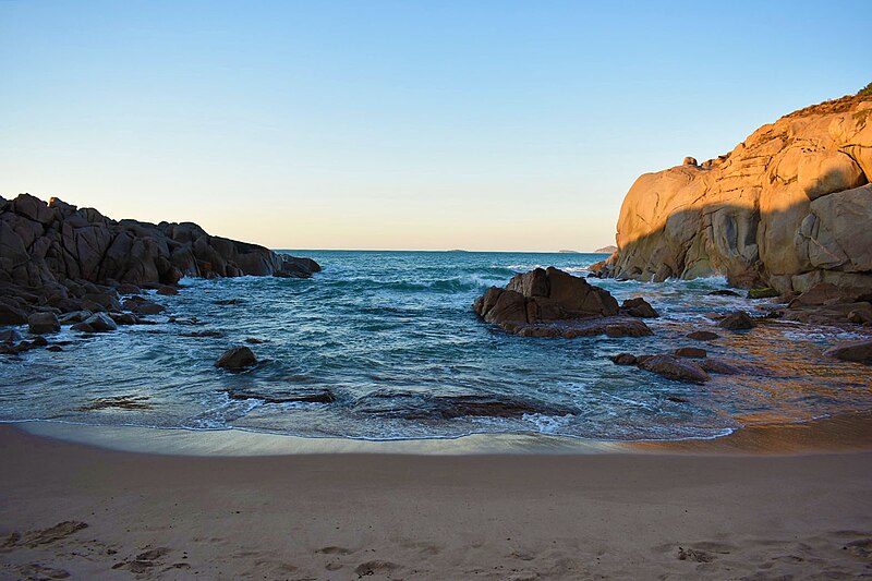 File:A beach in Port Elliot, South Australia.jpg