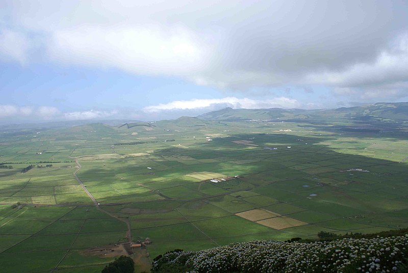 File:Achada, interior da ilha Terceira, Açores, Portugal.JPG
