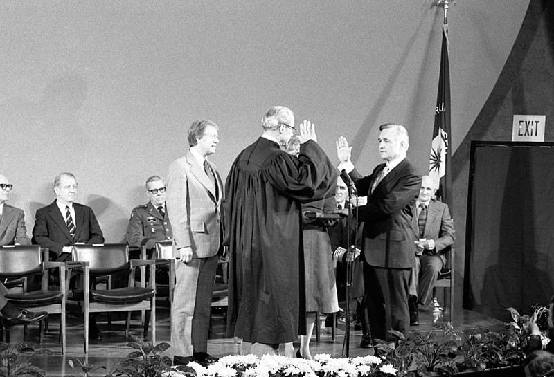 File:Admiral Stansfield Turner's swearing in ceremony as DCI, March 9, 1977 (10729455125).jpg