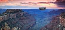 L'Airlander 10 au-dessus du Grand Canyon.