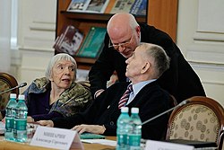 Сергій Алексєєв (праворуч) на засіданні Ради щодо розвитку громадянського суспільства і правам людини 1 лютого 2011 року