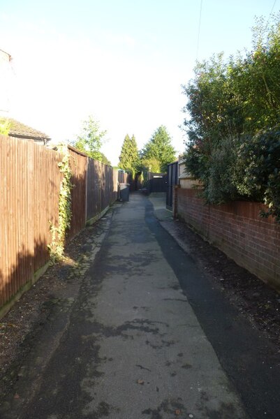 File:Alleyway near Foxbury Road - geograph.org.uk - 4265538.jpg