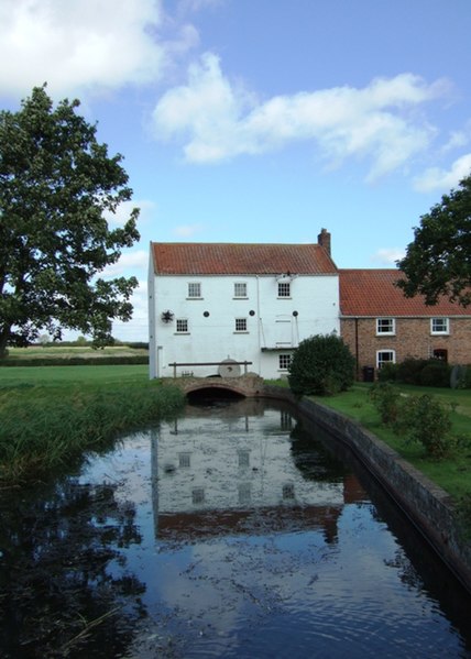 File:Alvingham Mill - geograph.org.uk - 953134.jpg