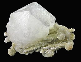 Апофиллит- (KF) -Gyrolite-145017.jpg