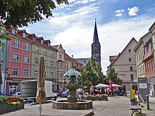 Markt mit Hennebrunnen