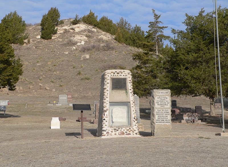 File:Ash Hollow Cemetery (Garden Co, NE) monuments 1.JPG