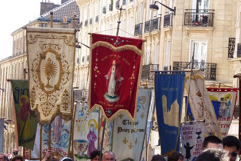 File:Assomption procession1.JPG