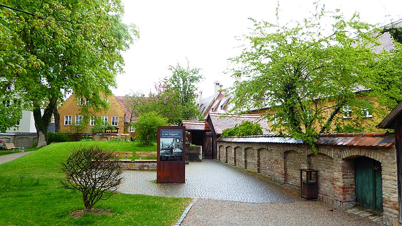 File:Augsbourg, (avril 2016) Fuggerei (5).JPG