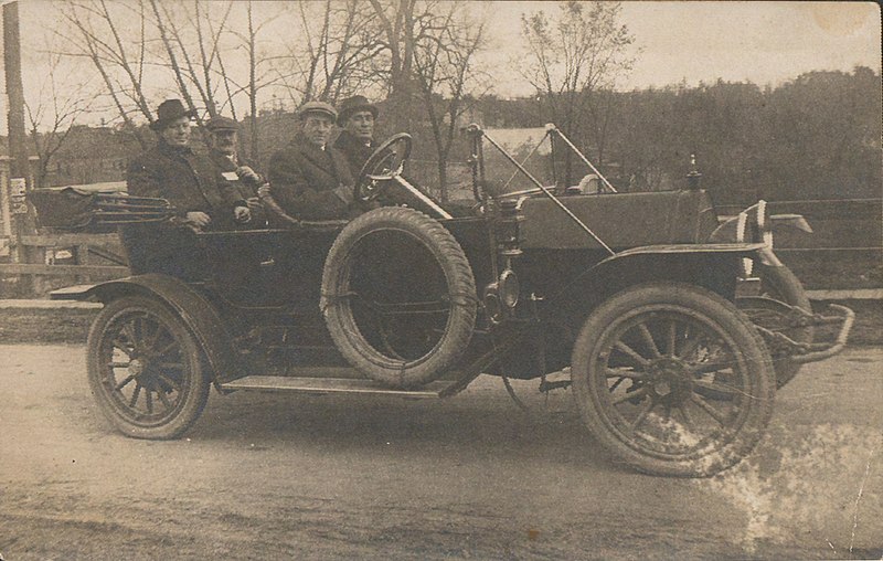 File:Automobile of James McLean, 1910s.jpg