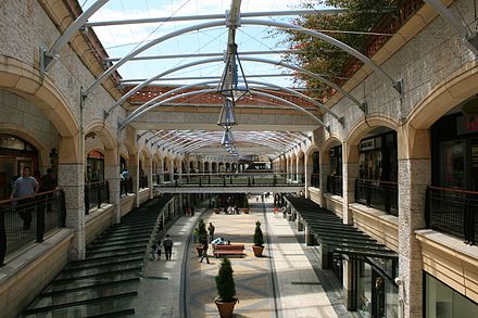 Forum Aveiro is a semi-covered arcade in the very centre of the city